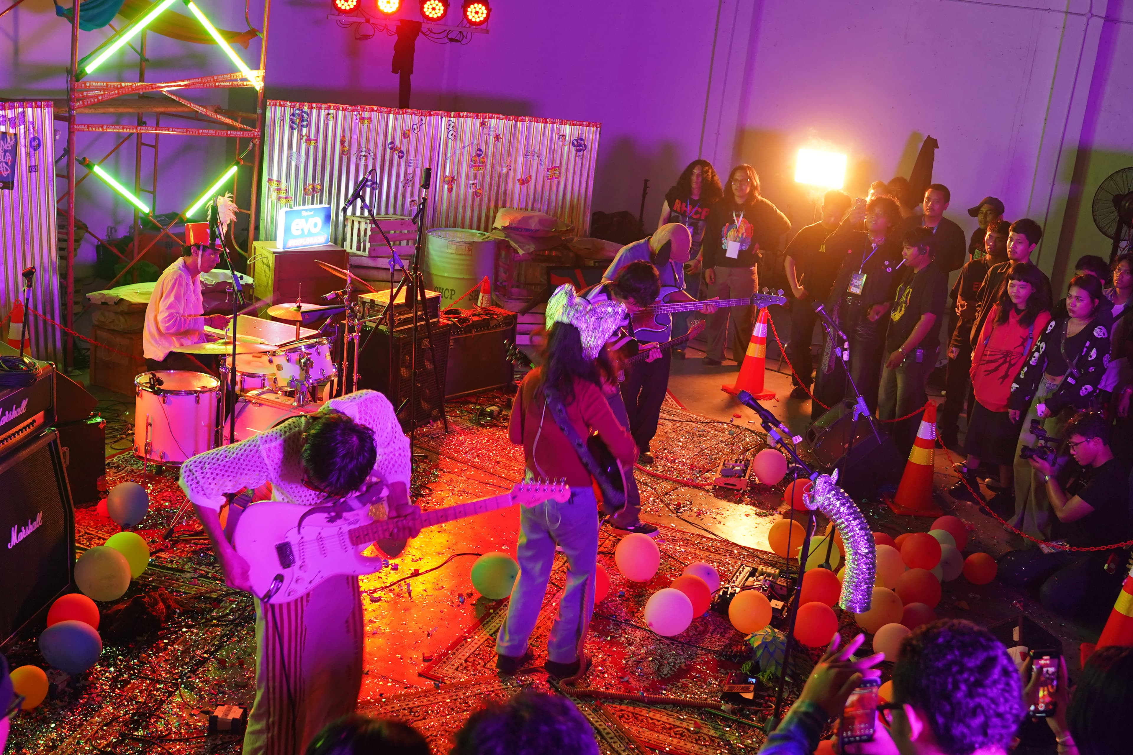 Evoloudroom Vol. 3 Live Production Session Jadi Ruang Kumpul Penikmat Musik Indie 